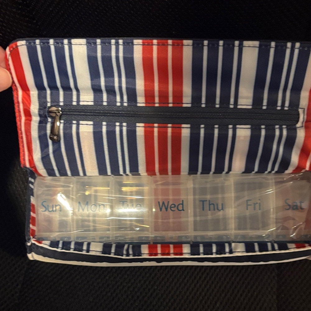 Lug Choo Choo Am/PM pill organizer in Striped Navy - Picture 4 of 5